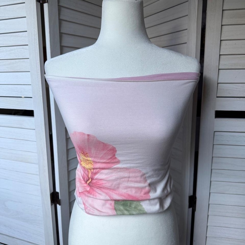 Vintage y2k Hollister pink floral crop top with large pink flower graphic